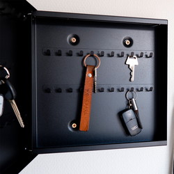 NAGA magnetisk glas nøgleskab 5x30x30cm spejl