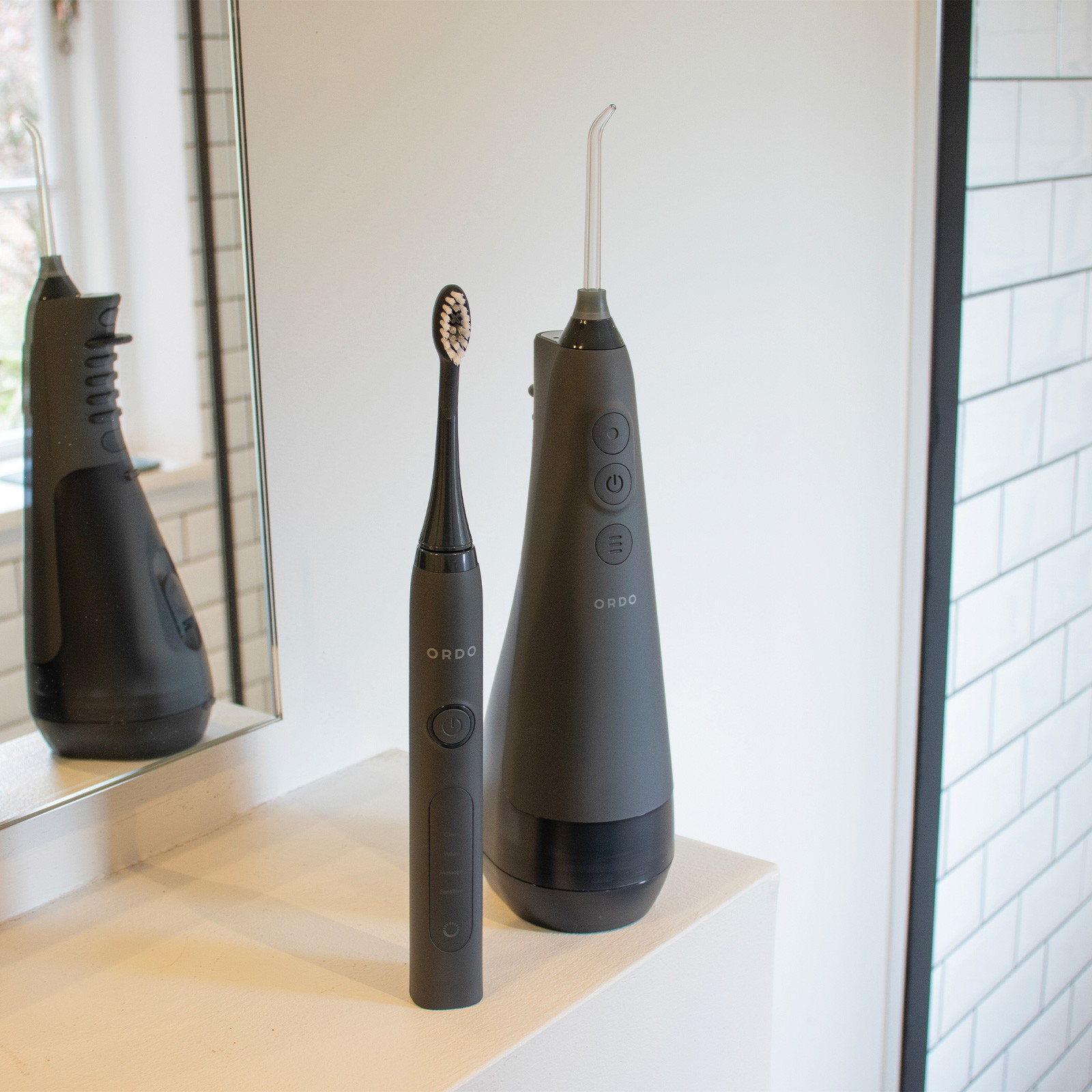 Ordo Sonic+ tandbørste med flosser Charcoal Grey