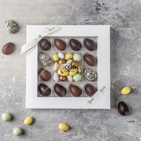 Xocolat Easter Treats æske med 12 marcipanæg og dragémix 139g