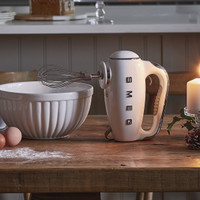 SMEG elpisker 9 hastigheder creme